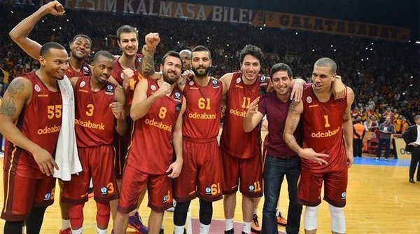 DenerAynur's tweet photo. Emeğinize, Yüreğinize, mücadelemize sağlık.❤💛#YenilmezArmada https://t.co/pvY3lBKN7e