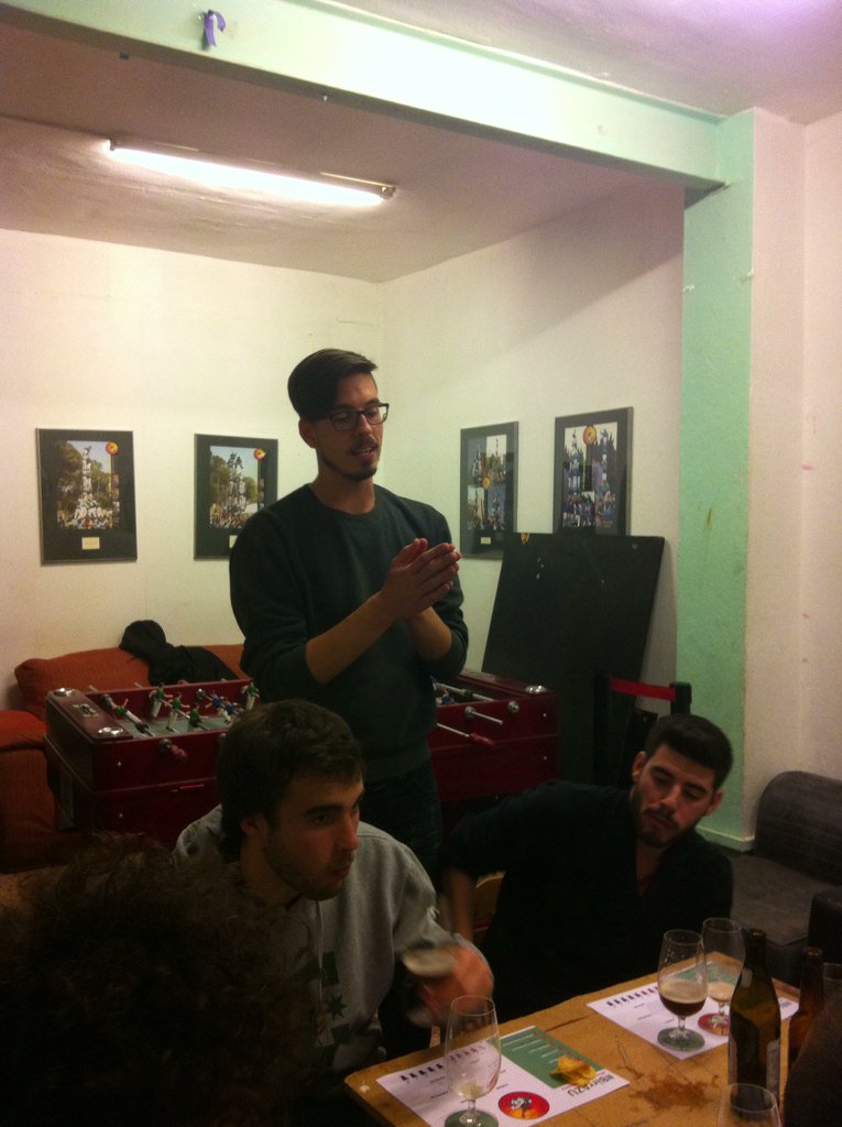 LocalTresA's tweet photo. @IvanKFawkes dirigeix el #birrazu https://t.co/2K5wP1XCB9