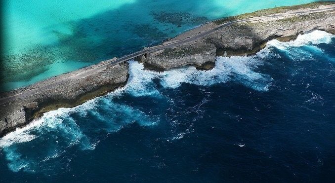 Beattravelagent's tweet photo. Eleuthera Island in the Bahamas divides the Atlantic Ocean and The Caribbean Sea. #Caribbean #WednesdayWisdom #btta https://t.co/jG3DpyFDPk