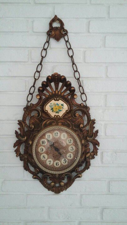 Ammerins's tweet image. Fun rummaging around the King's day markwt followed by a bbq next door #fun #coolclock