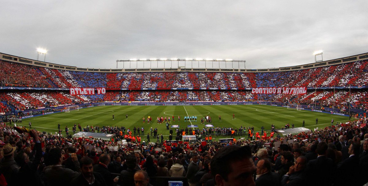 Atleti's tweet photo. ¡Espectacular mosaico para recibir al equipo! ¡Así recibió el Calderón a los nuestros! #AtletiFCB #UCL #AúpaAtleti https://t.co/6XCkpoPQjz