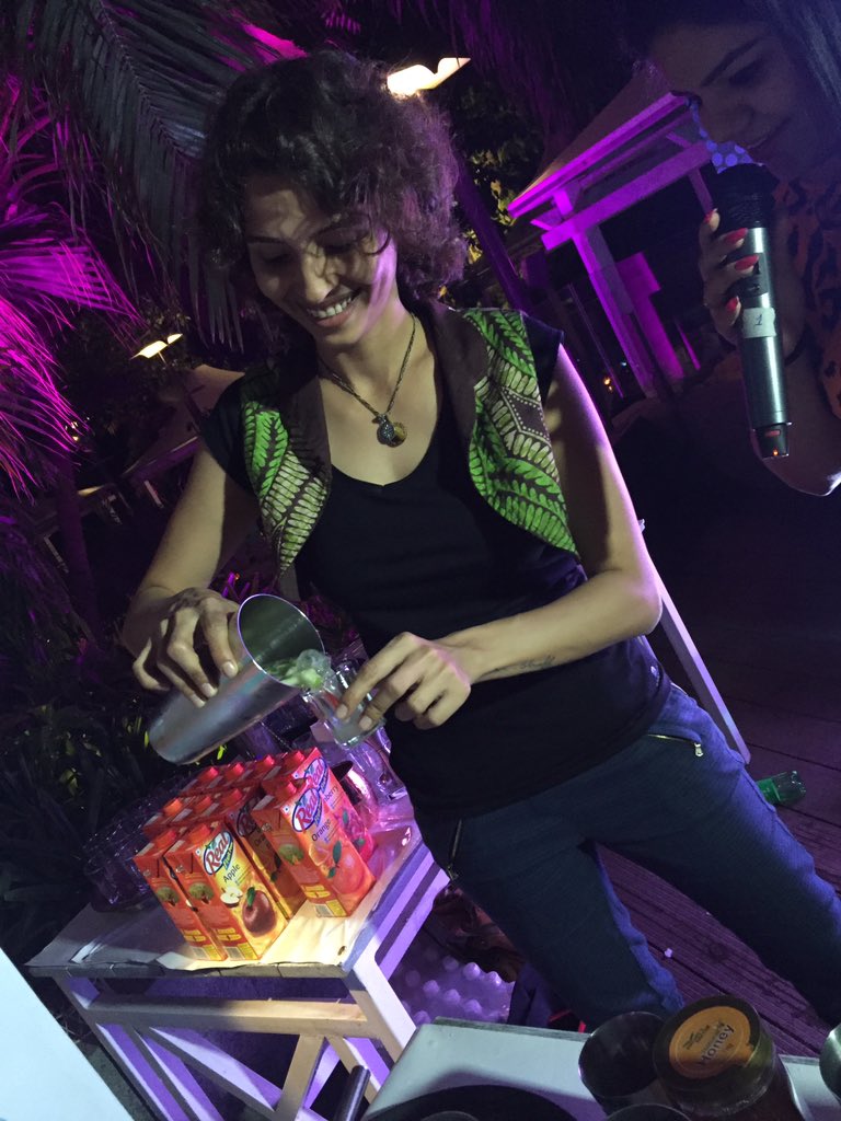 mridulpahuja's tweet photo. She really knows how to do magic with magic moments! I can bet you'll not stop drinking once u start :P #MagicMeetUp https://t.co/oBQ7XfF8yU
