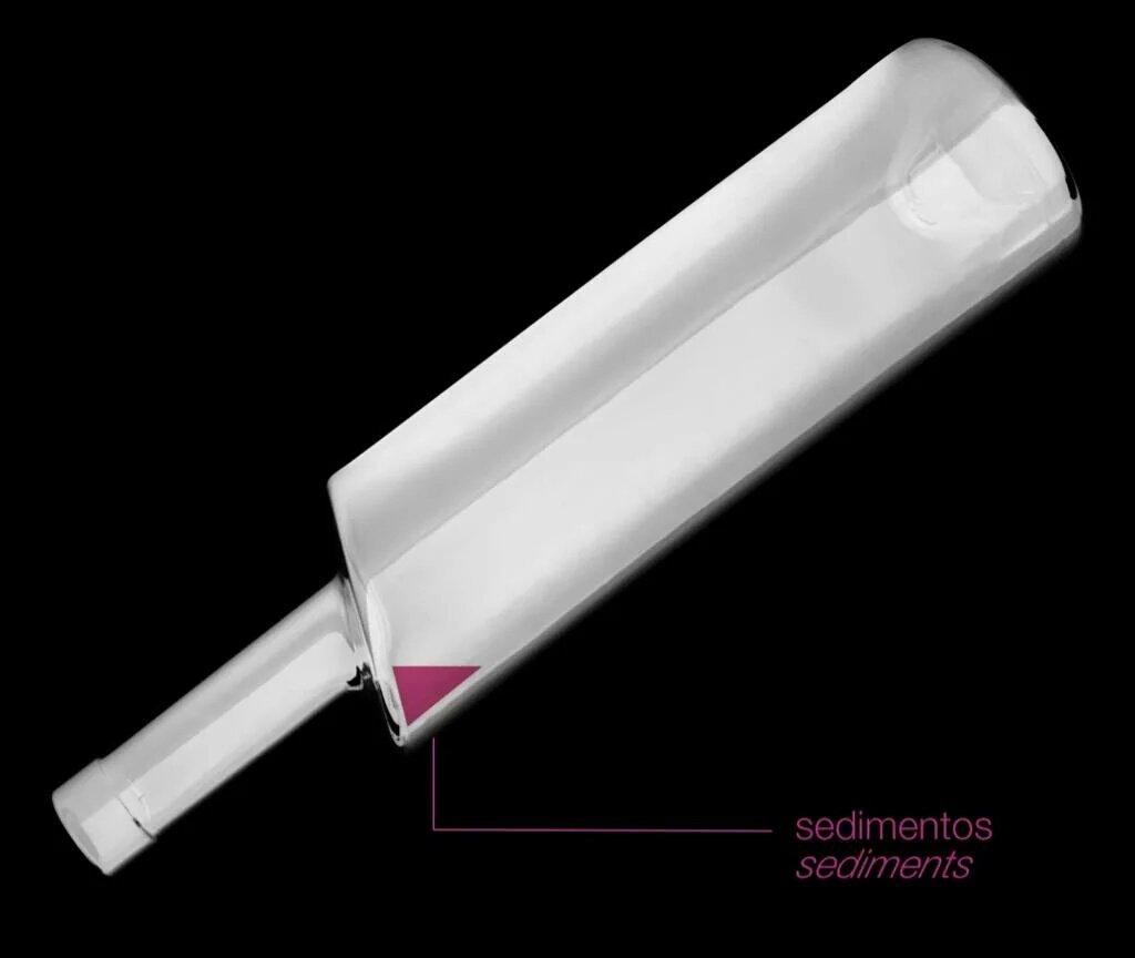 Original y práctica botella decantadora <a href="/abellanbottle/">botellaabellán</a> obra d 1murciano,y dnd <a href="/hacienda_carche/">Hacienda del Carche</a> guarda su Infiltrado