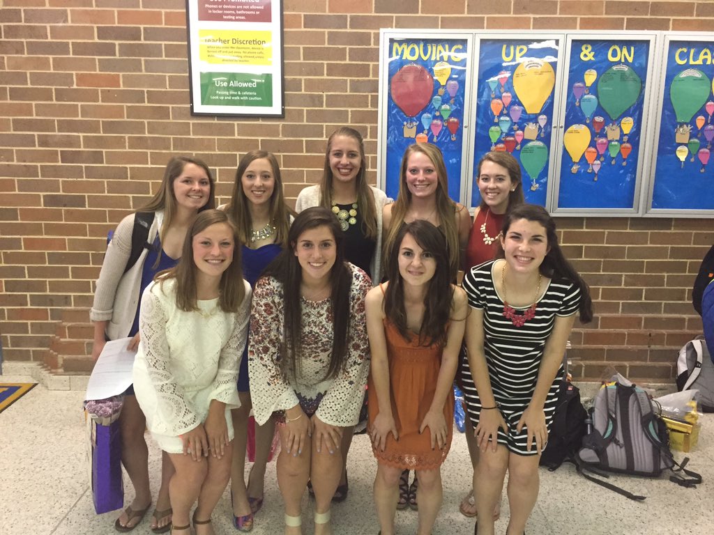 RGVS_15's tweet photo. COME OUT AND SUPPORT OUR SENIORS FOR SENIOR NIGHT 💙⚽️💛 #beatherndon https://t.co/6Y31waGH0r