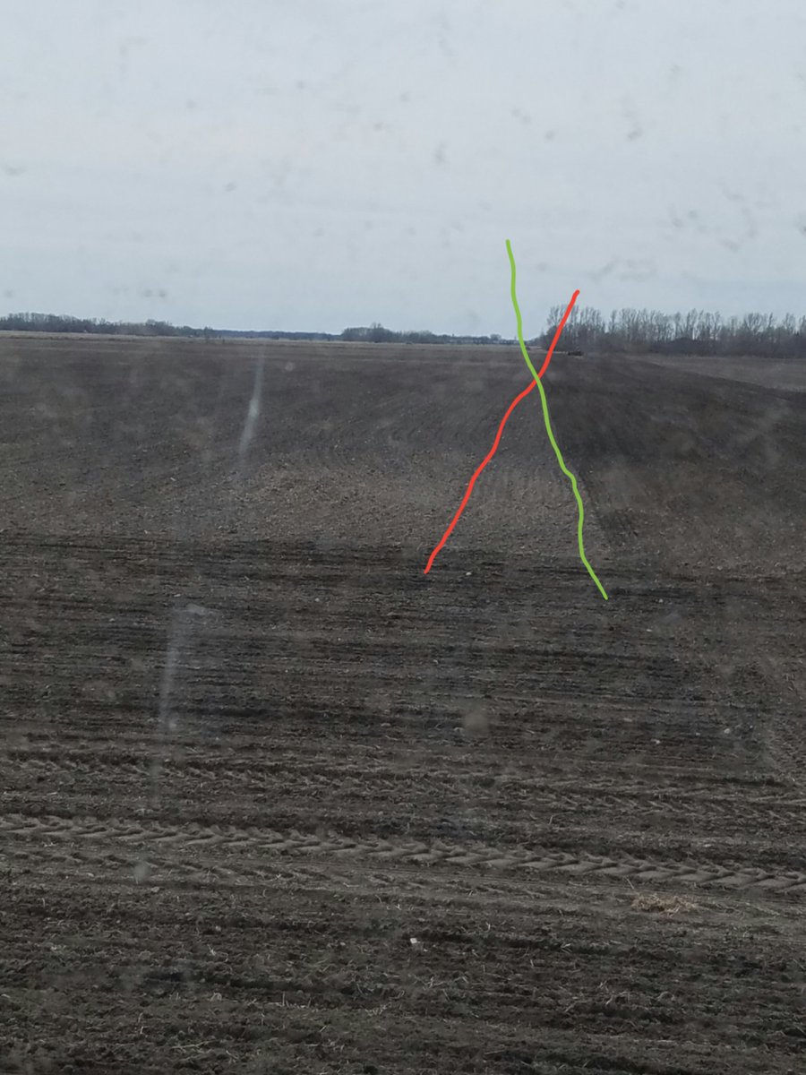 Jerdin_R's tweet photo. @GrainFarmProbs red line is the cultivator green is the drill. Who set the line better? #plant16 #autosteerprobs https://t.co/7xmPGRwqw3
