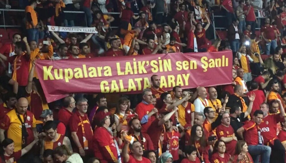 enverkarakaya's tweet photo. Gecenin pankartı https://t.co/TjAWe9DQjy