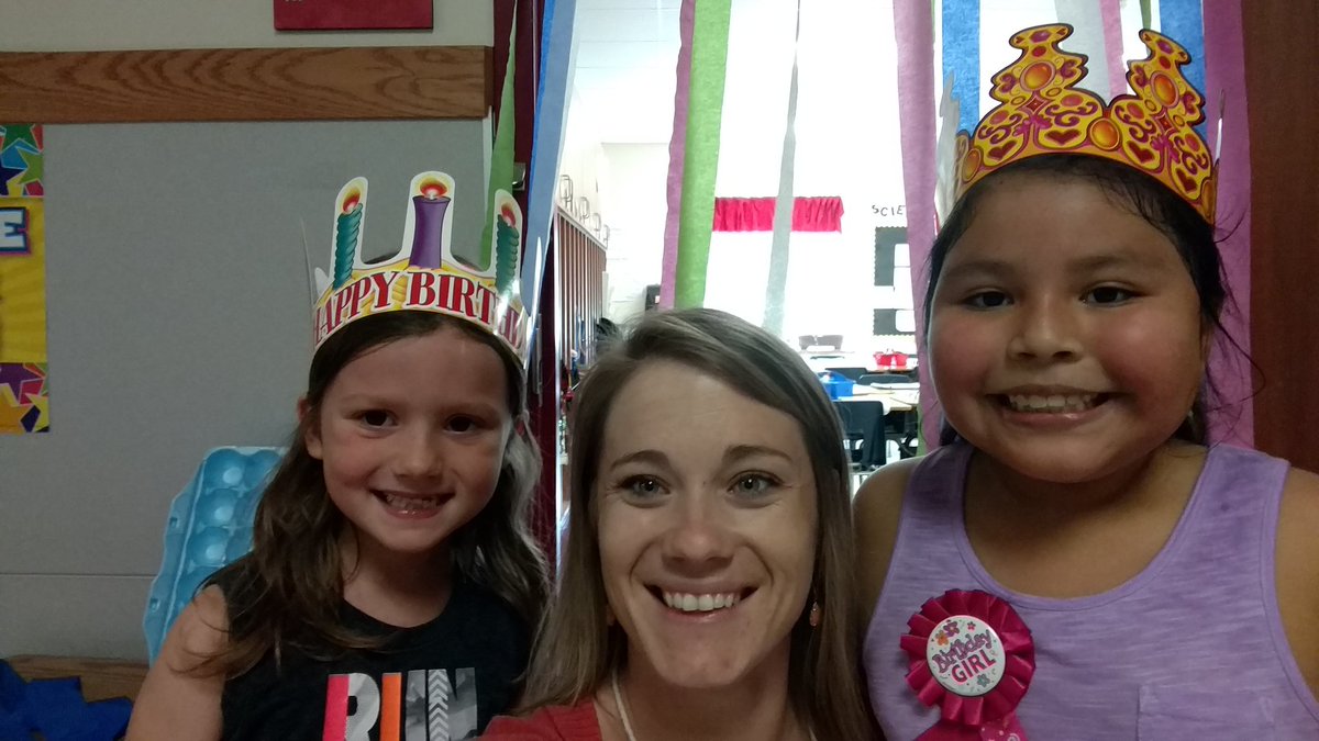 kday5th's tweet photo. Guided reading, comparing and contrasting, and birthday buddies! #LTEloveslearning #greatdayforlearning https://t.co/R7tfS2HCiz