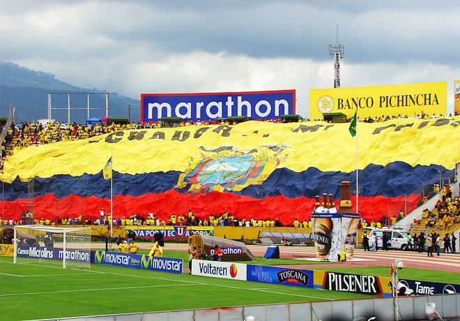 Twitter-এ Pablo Montenegro Z.: "La bandera gigante de Ecuador lucirá mañana  posiblemente por última vez en el Atahualpa. @amanecegallito  https://t.co/yj3a988RsD" / টুইটার