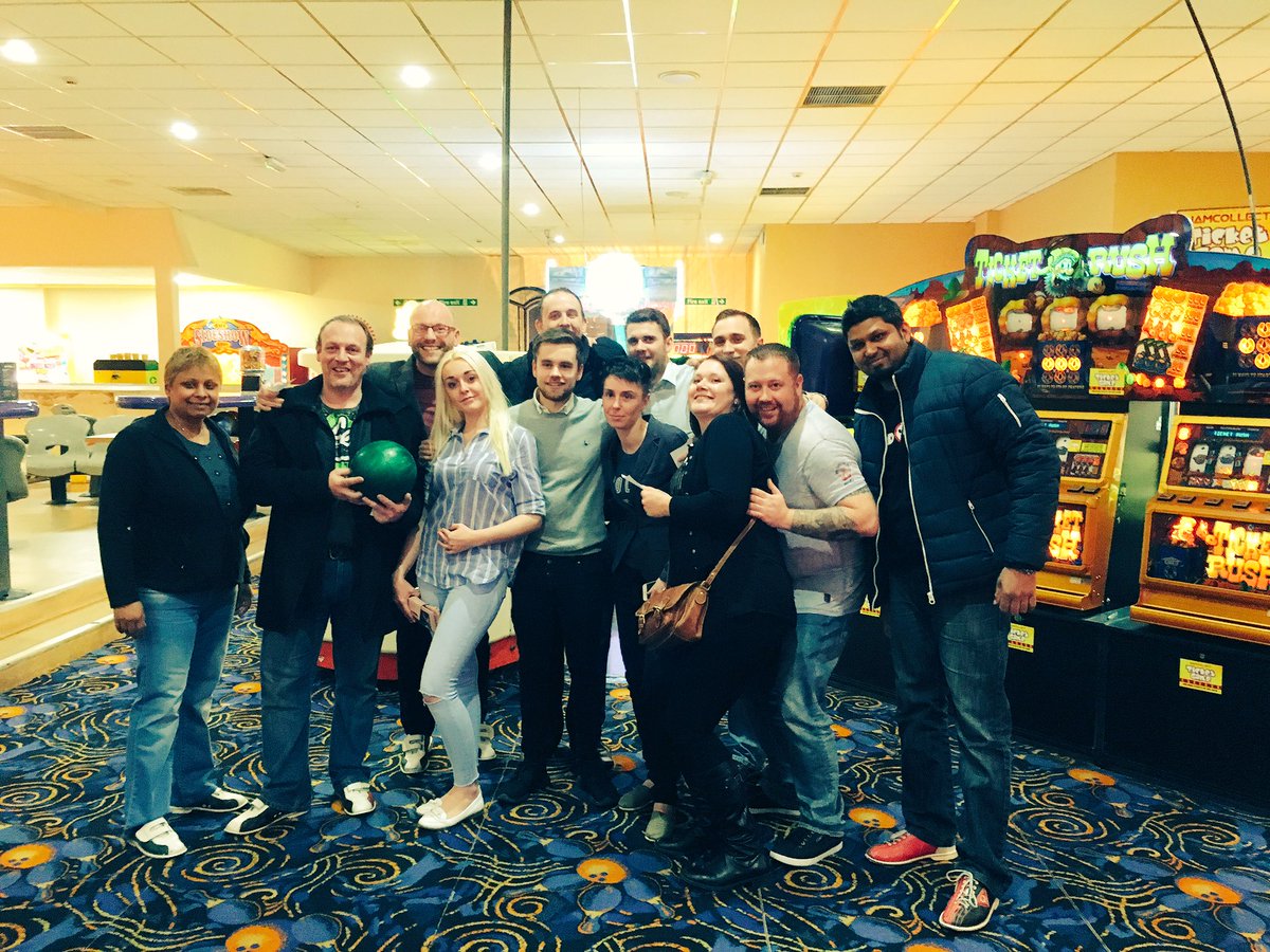 GM night out with the best region! Keep it simple #bowling #BFeastisbeast <a href="/WeAreSUGM/">WeAreSUGM</a> <a href="/SpencerGraydon/">Spencer Graydon</a>