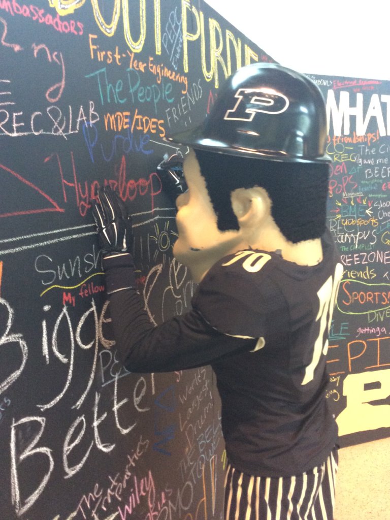engrambassadors's tweet photo. Thx @TheRealPUPete for checking out the #PurdueChalkboard. #PurdueDayofGiving https://t.co/DPqDFVFZC5