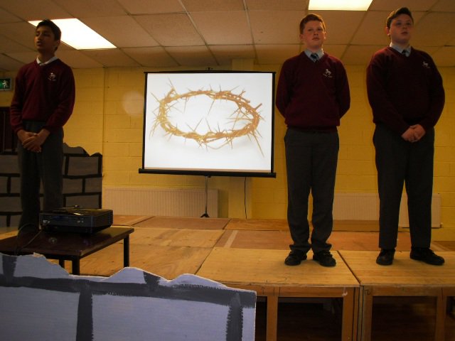 scoileoinboys's tweet photo. @scoileoinboys 6th Class boys recited "I See His Blood Upon the Rose" @1916Centenary @defenceforces @ireland2016 https://t.co/2wlHB80Fgo