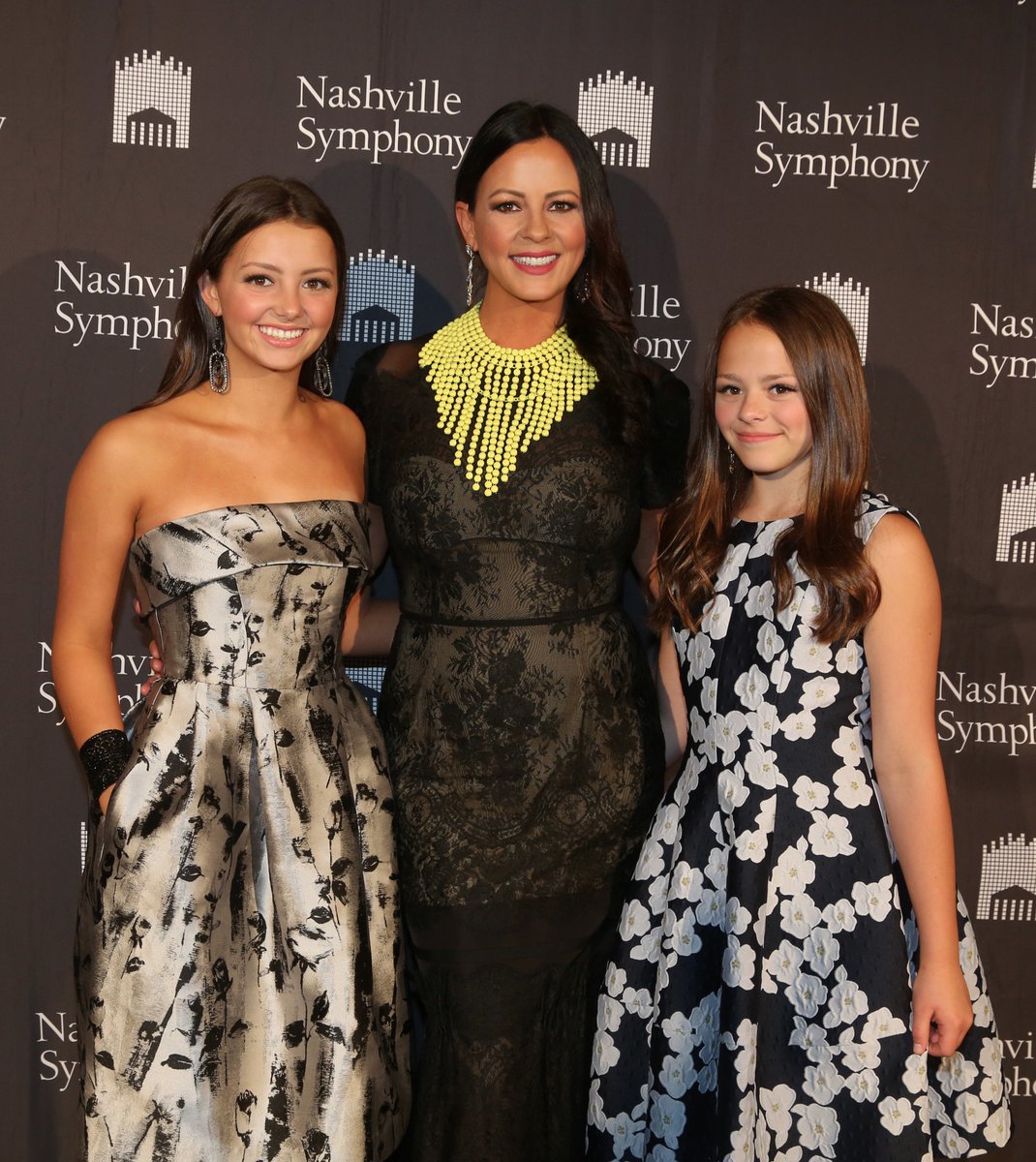 saraevansmusic's tweet photo. Last night's @nashvillesymph fashion show was so special with my girls! We LOVED our @HouseofHerrera gowns! https://t.co/n3V79UfhBe