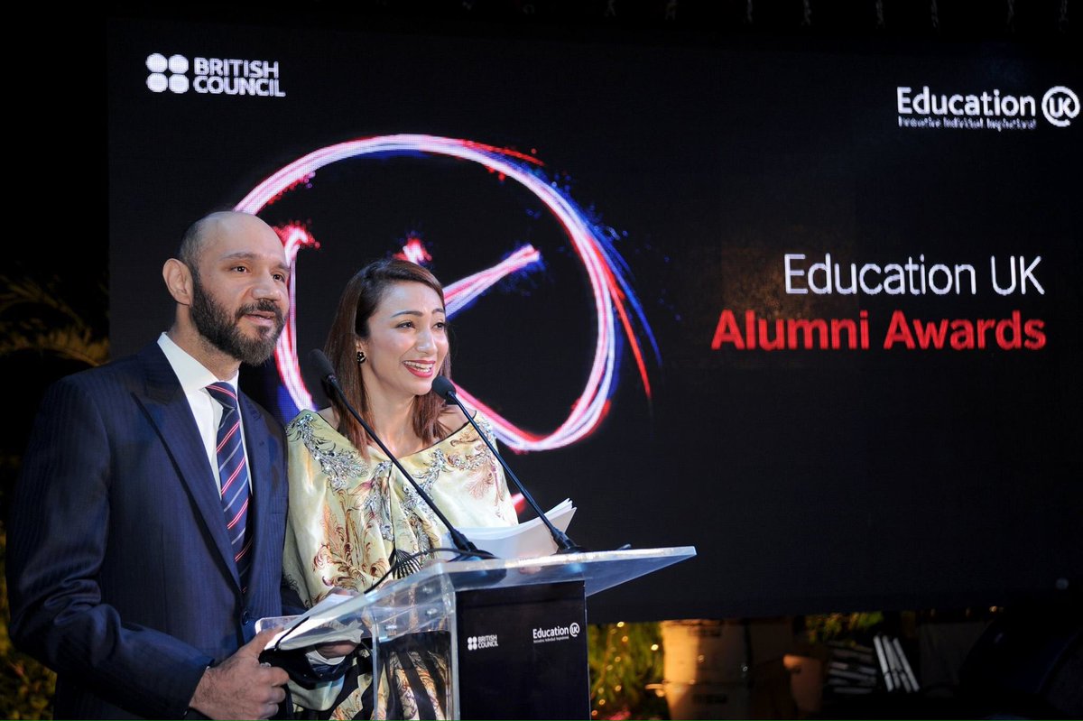uroojmumtazkhan's tweet photo. Presenting the Professional Achievement Category Award @pkBritish #EdUKAlumni '16 @sheffielduni https://t.co/u7cO3Rivug