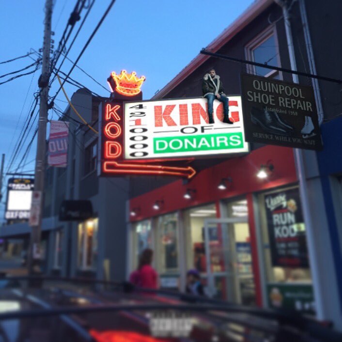 KingOfDonair's tweet photo. We love this city!
#drake #views #youngastronauts #champagnepapi #halifax #kingofdonair #donair #quinpool #runkod ๐ https://t.co/2oOJU8Mnau