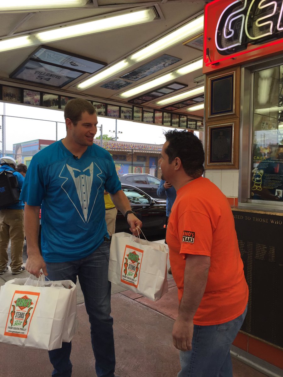 GenosSteaks's tweet photo. Special delivery! @BrentCelek came by with @Favor to pick up a small order of 40 cheesesteaks #FavorCelek #WhizWith https://t.co/mxQa9z2Fga