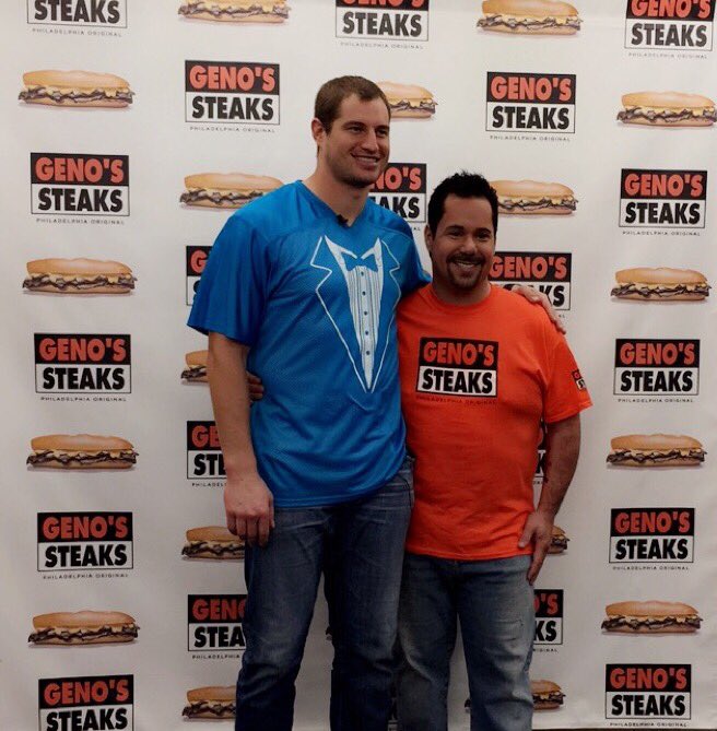 GenosSteaks's tweet photo. Special delivery! @BrentCelek came by with @Favor to pick up a small order of 40 cheesesteaks #FavorCelek #WhizWith https://t.co/mxQa9z2Fga