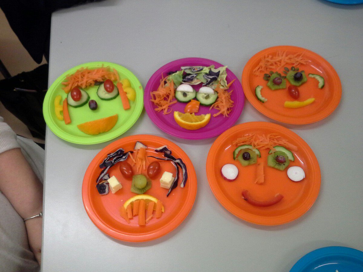 durant_sue's tweet photo. @tescokings #eathappyproject training trail guides on #Foodforfuel lots of fun https://t.co/Uwo7ODqO41