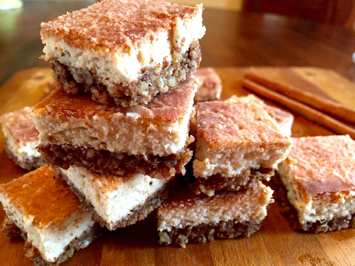 snackademia's tweet photo. #Snickerdoodle #cheesecake bars. Because bars = everything. #Lowcarb &amp; #glutenfree recipe @ https://t.co/W3vs9UexXU! https://t.co/vu7qecr1RU