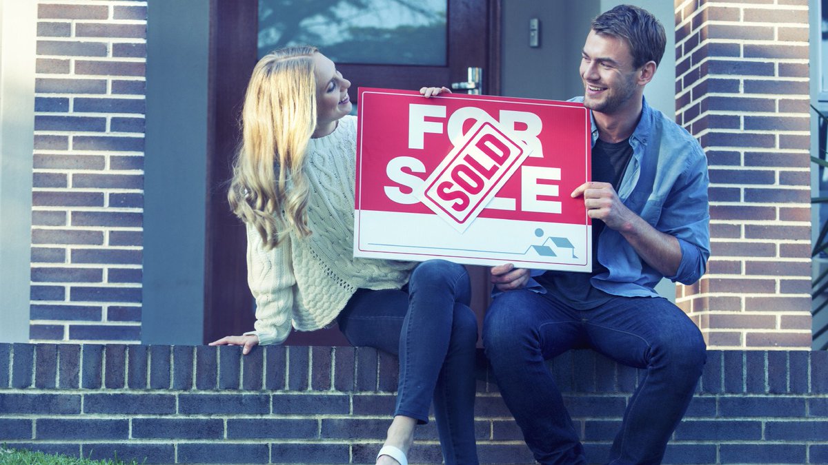 realtordotcom's tweet photo. Pending home sales are up —except in one region https://t.co/TfCQHGA1LN https://t.co/2aZ80eviZV