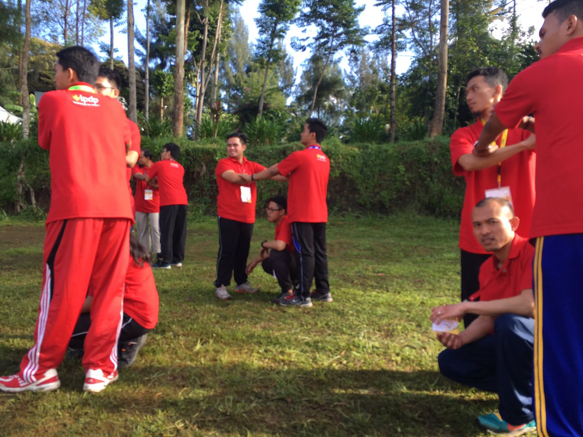 _faisha's tweet photo. #PK65 @LPDP_RI main tupai dan pohon di outbound! https://t.co/Q19L4gSGcJ