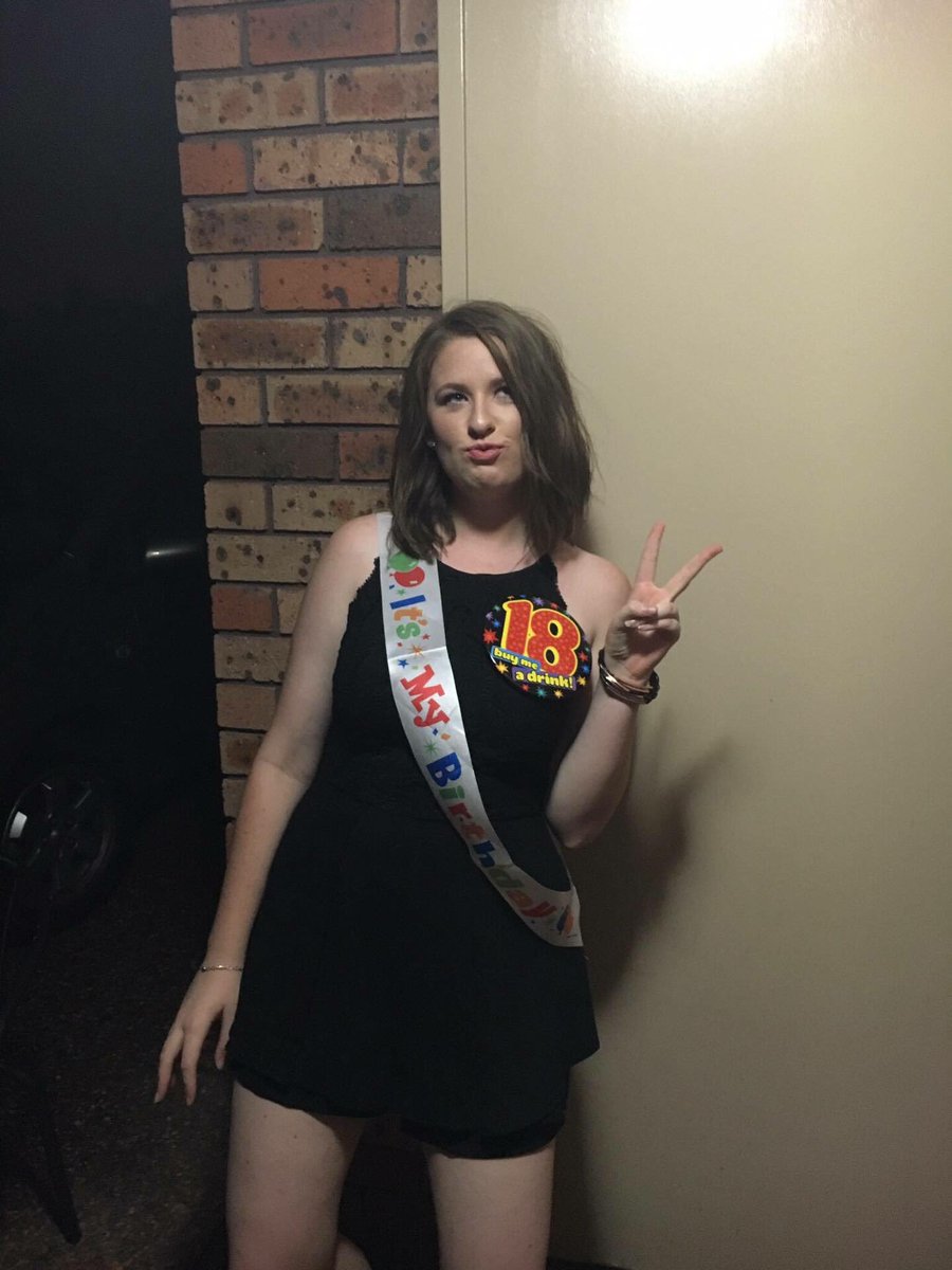 Chloeeee_Smith's tweet photo. #18thbirthday 
#12daysoverdue https://t.co/PJcDhVCqdT