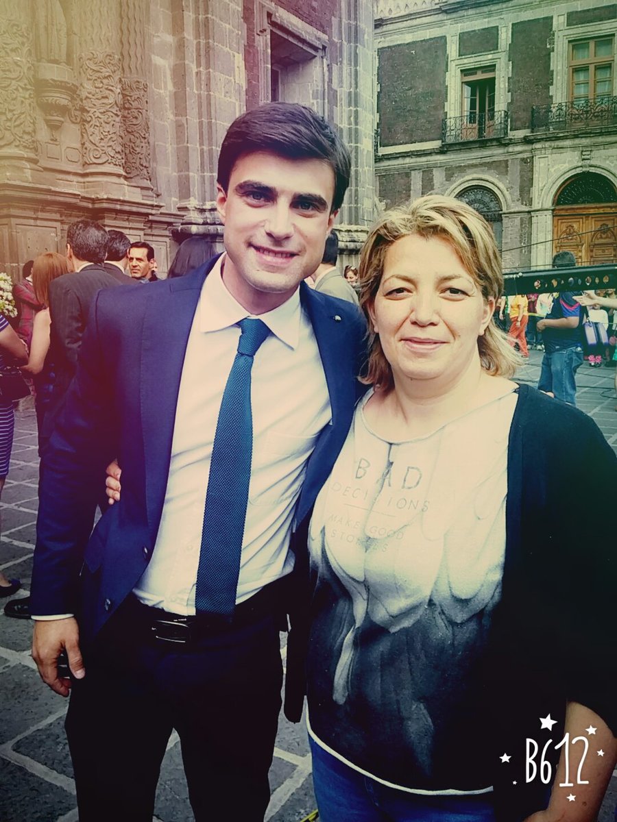 SaraiDilan2's tweet photo. @santiagoramundo Hoy te vi mi mama se tomo foto contigo,yo tambien pero no me gusto como sali.😂
Pd:te amo.💕 https://t.co/8UmliUfhDn