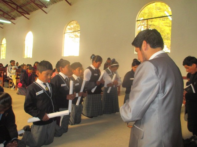 ColAdvVelille's tweet photo. Colegio Adventista "Velille" - AEASOP - Investidura de Capellanes. #EducacionUPSur @abelapazar @AdventistasMSOP https://t.co/dDf99fupLc