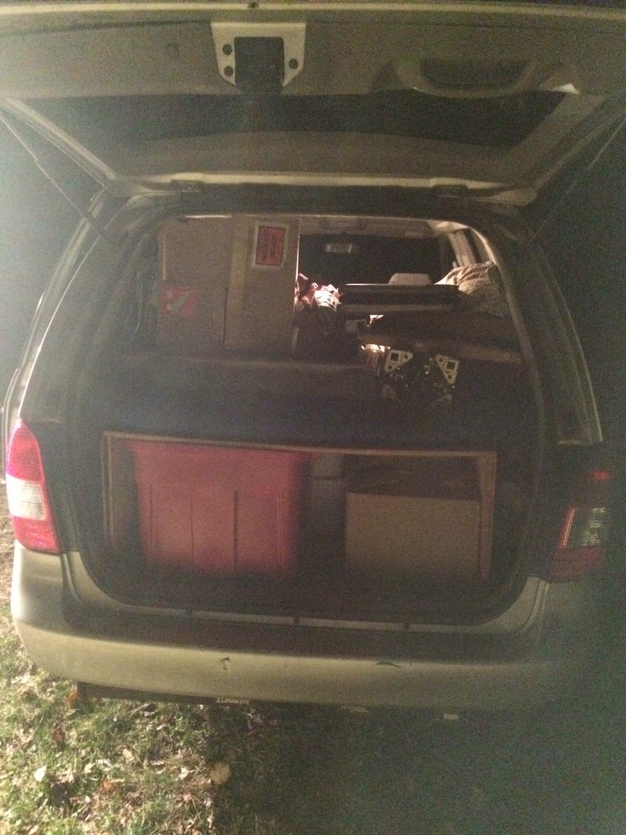 MarxRobby's tweet photo. Latenight #van packing... #vendor tomorrow... See you at #SpringPickin #artlife #readytoroll https://t.co/OLCzUdJlG7