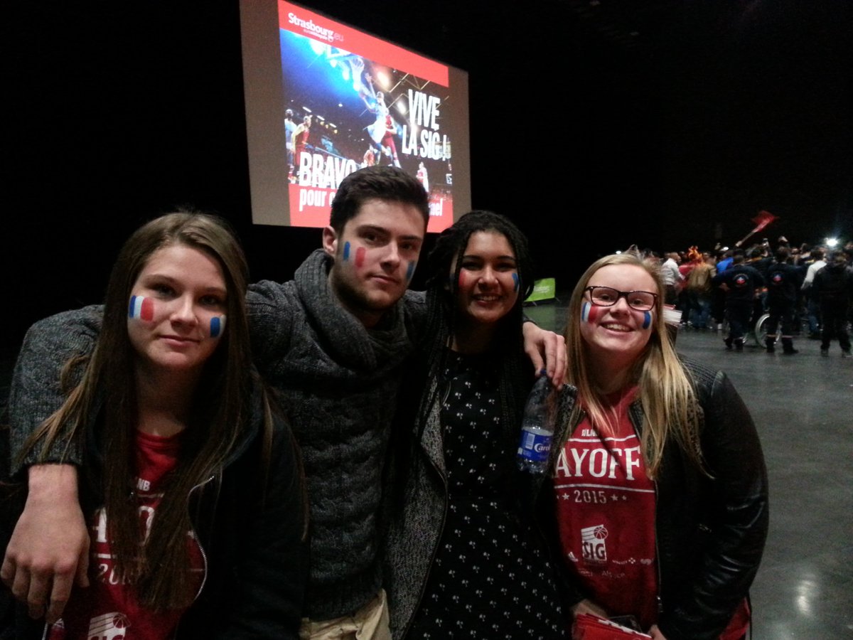 ici_alsace's tweet photo. Défaite de la @sigstrasbourg 78-67 : les supporters strasbourgeois dépités https://t.co/nBzgi5XIvq #GALSIG #Eurocup https://t.co/us35AaunIO
