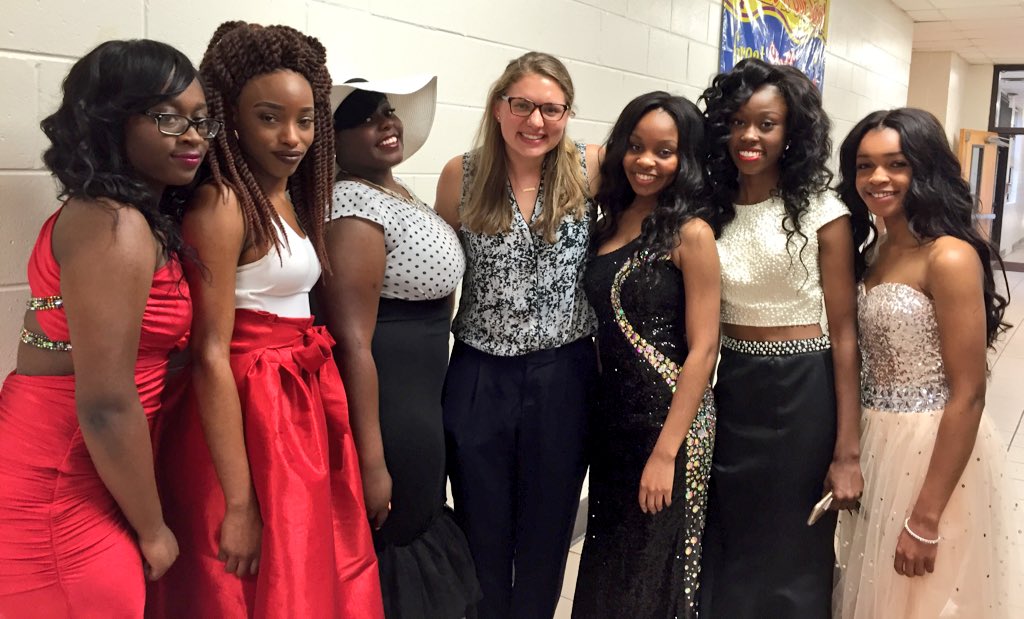 aimoore1221's tweet photo. So lucky to get a chance to see all of these celebrities at the Who's Who pageant❤️❤️ #HCHS #backinthedelta https://t.co/jRNh4DdH2Y