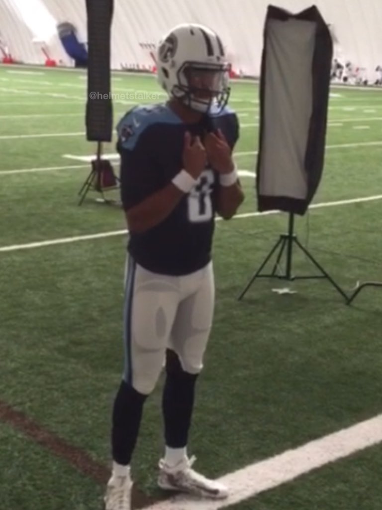 Download Helmet Stalker On Twitter Titans Qb Marcus Mariota Is Again Wearing A Revo Speed With His Cu S2bd Sw 808 Facemask Wore An Air Xp In 2015 PSD Mockup Templates