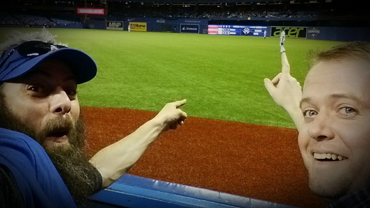 JoshGabriel's tweet photo. Appears this eve @pommiescider Lee has @JoeyBats19 on da tip of his finger #FrontRowSupport #HistoryIsNow #OurMoment https://t.co/ZAJlytrp4T