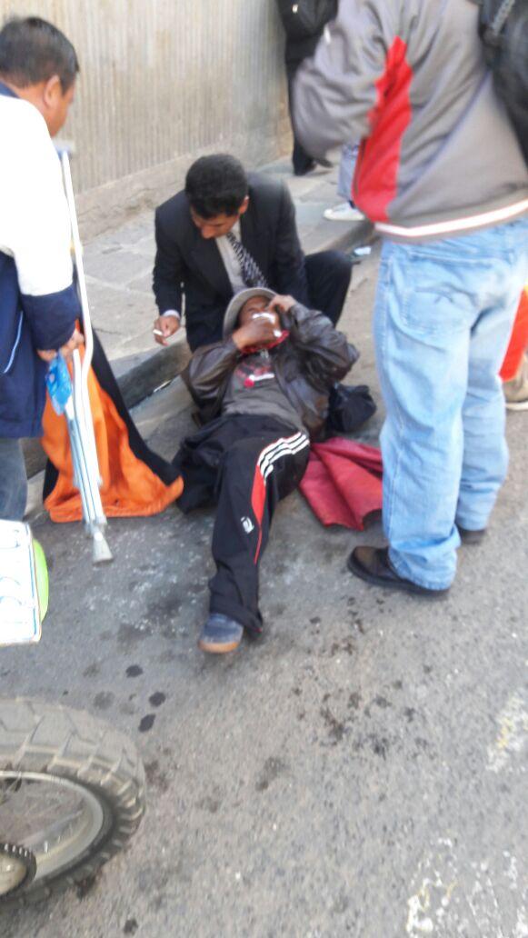 PersonalEscrito's tweet photo. #Bolivia: Repression with tear gas against a demonstration of disabled people, in #LaPaz. https://t.co/B5WerQeRMI https://t.co/FXEI77XUIE