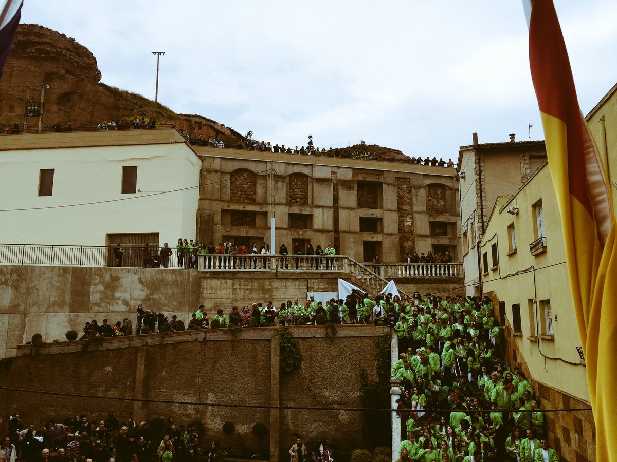 MrEMOCIONES's tweet photo. A veces la emoción llega desde las raíces del recuerdo de tu pueblo.Emocionado tras el pregón d @albeldadeiregua https://t.co/f2U7ypK2Xk