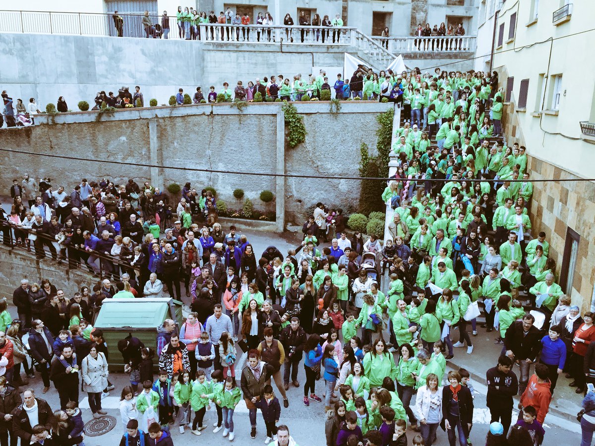 MrEMOCIONES's tweet photo. A veces la emoción llega desde las raíces del recuerdo de tu pueblo.Emocionado tras el pregón d @albeldadeiregua https://t.co/f2U7ypK2Xk