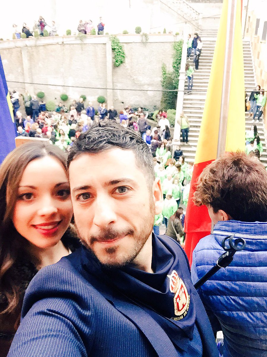 MrEMOCIONES's tweet photo. A veces la emoción llega desde las raíces del recuerdo de tu pueblo.Emocionado tras el pregón d @albeldadeiregua https://t.co/f2U7ypK2Xk