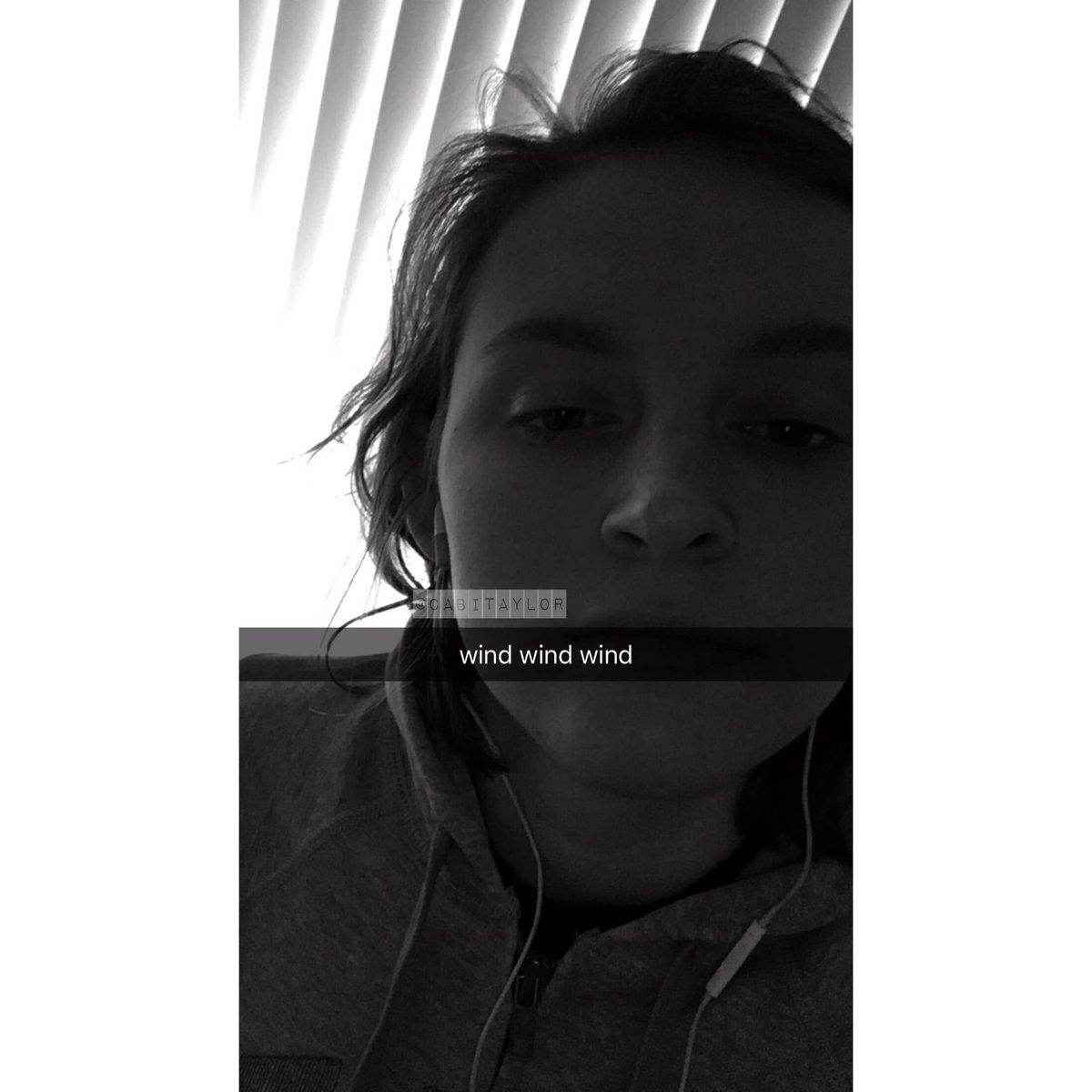 CabiTaylor's tweet image. Date someone who will look at you the same way i look at my camera loll