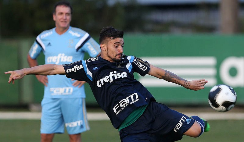 Palmeiras cede mais um jogador e acerta ida de Victor Luis ao Botafogo