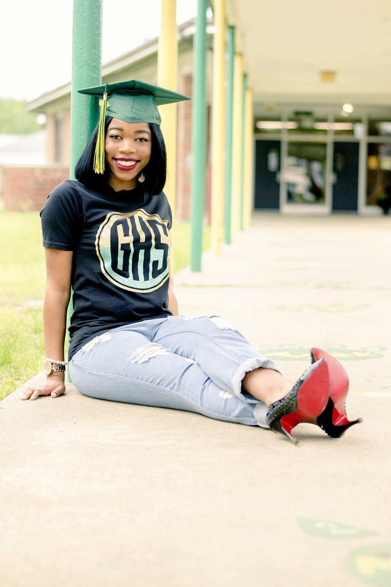 _RaeganNation's tweet photo. There's more than one way for a female to be bad 🤗😆 " here's an example ! #GradComingSoon #Loubs'Poppin https://t.co/fiAABT3DHf