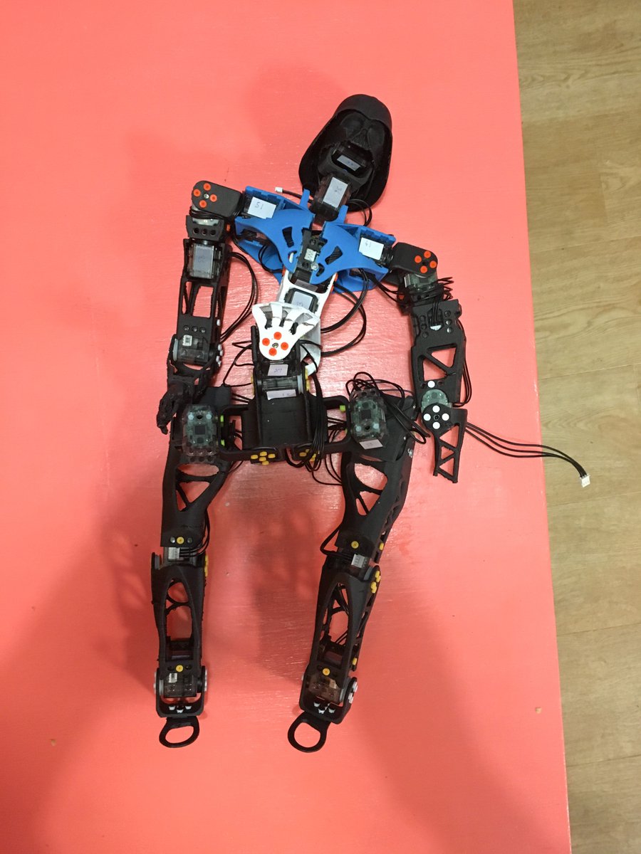 Fabriqueurs's tweet photo. Le 14 avril, nous parlions de @PoppyratProject  (robot humanoïde) et de #lora (réseau longue distance pour l' #IoT) https://t.co/oH5bKRB5jO