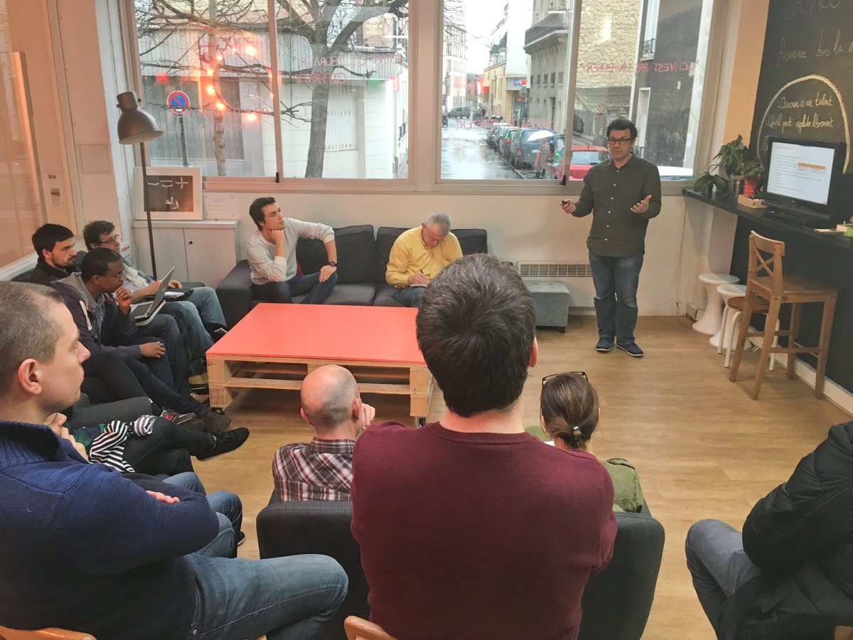Fabriqueurs's tweet photo. Le 14 avril, nous parlions de @PoppyratProject  (robot humanoïde) et de #lora (réseau longue distance pour l' #IoT) https://t.co/oH5bKRB5jO