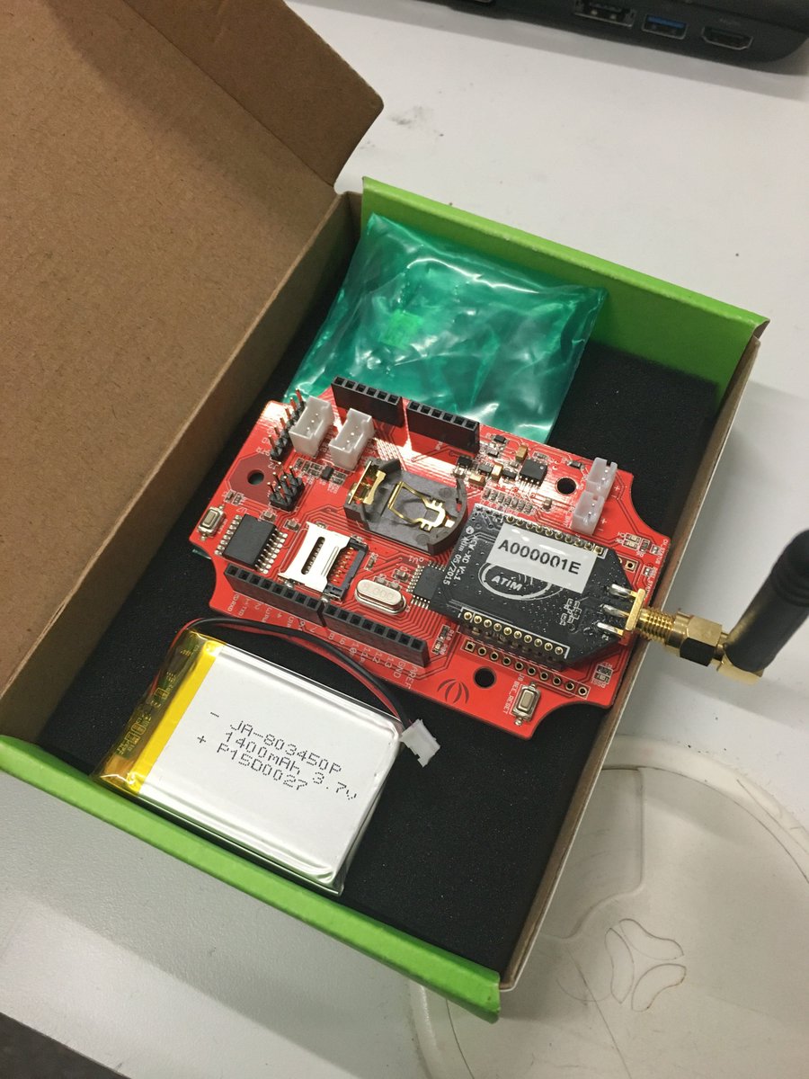 Fabriqueurs's tweet photo. Le 14 avril, nous parlions de @PoppyratProject  (robot humanoïde) et de #lora (réseau longue distance pour l' #IoT) https://t.co/oH5bKRB5jO