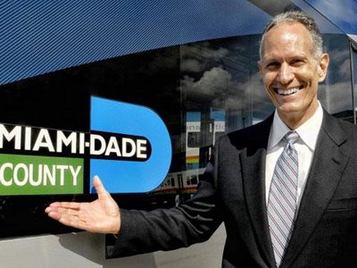 JRodzMIA's tweet photo. Literal cat fight apparently led to #domesticviolence arrest of former Miami-Dade Mayor Carlos Alvarez @Telemundo51 https://t.co/Hj7uTaXV1r