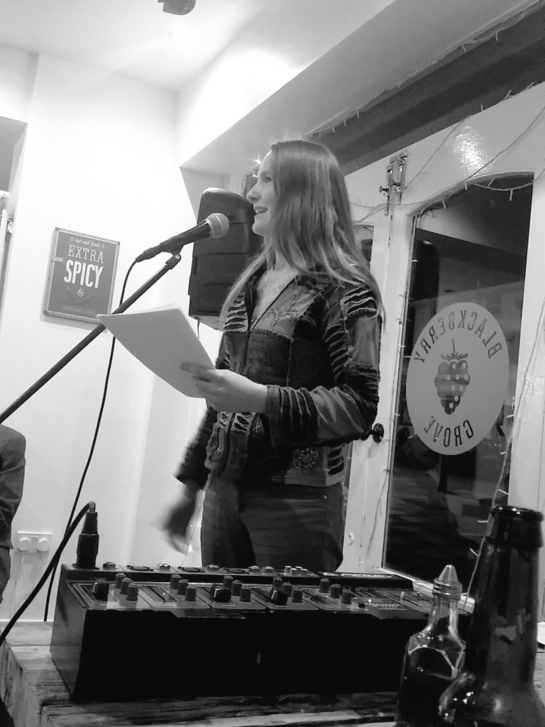 PoetTree_NB's tweet photo. Izzy Sowley up now @BlackberryGrove #ThePoetTree https://t.co/8EPUgoMx9v