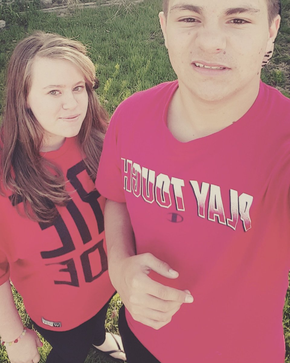 MissAmandaRaeee's tweet image. When your little brother is 10 feet taller than you😧😮😂 #Twinning #HesOnly14 #IHaveToLookUpToHim #briemode