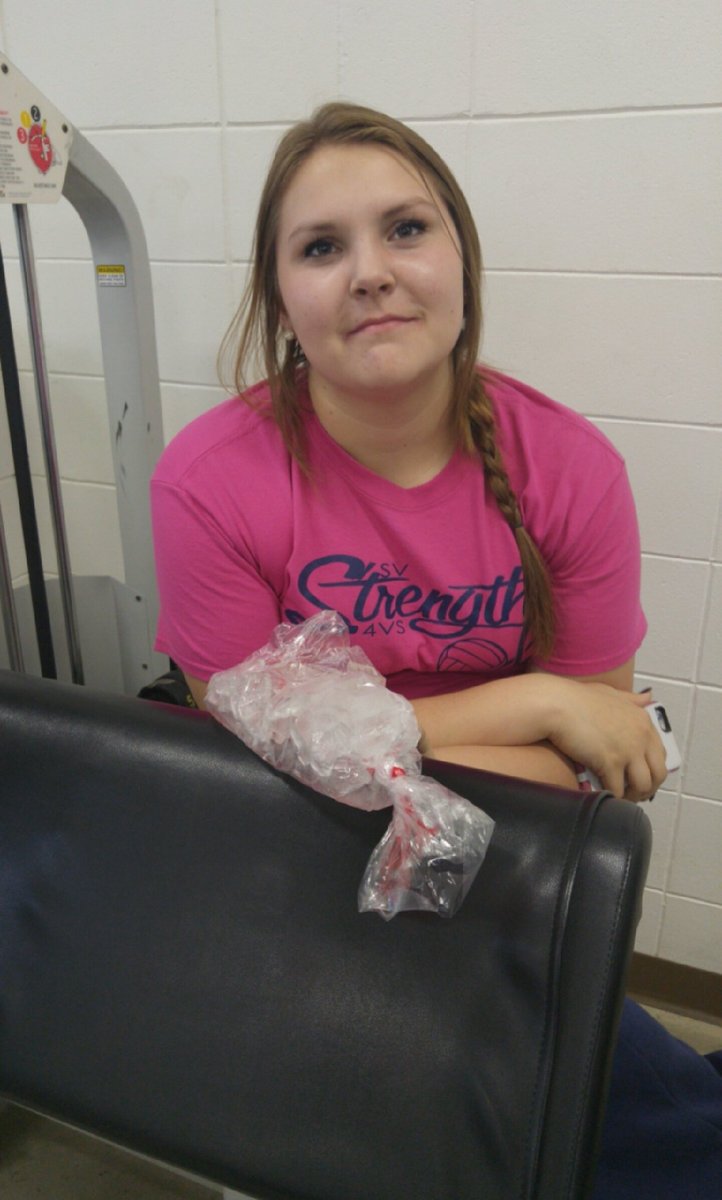 AllThingsVander's tweet image. Slammed my finger in the door today but nothin stops me from liftin weights. #powertothelifters