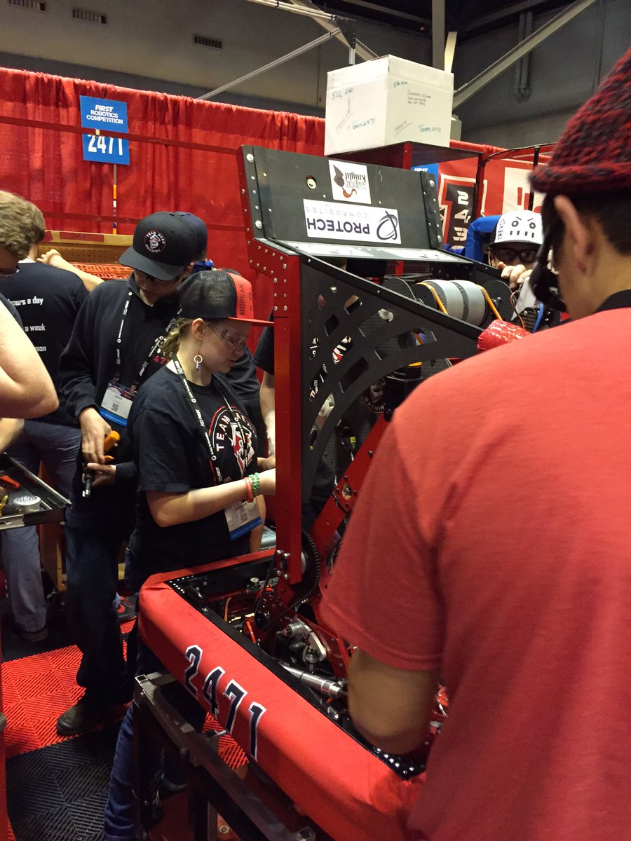 jeniferTech's tweet photo. Busy setting up! Go #teamMeanMachine #2471meanMachine #omgrobots #camasSTEM https://t.co/QdhDQcFUpo