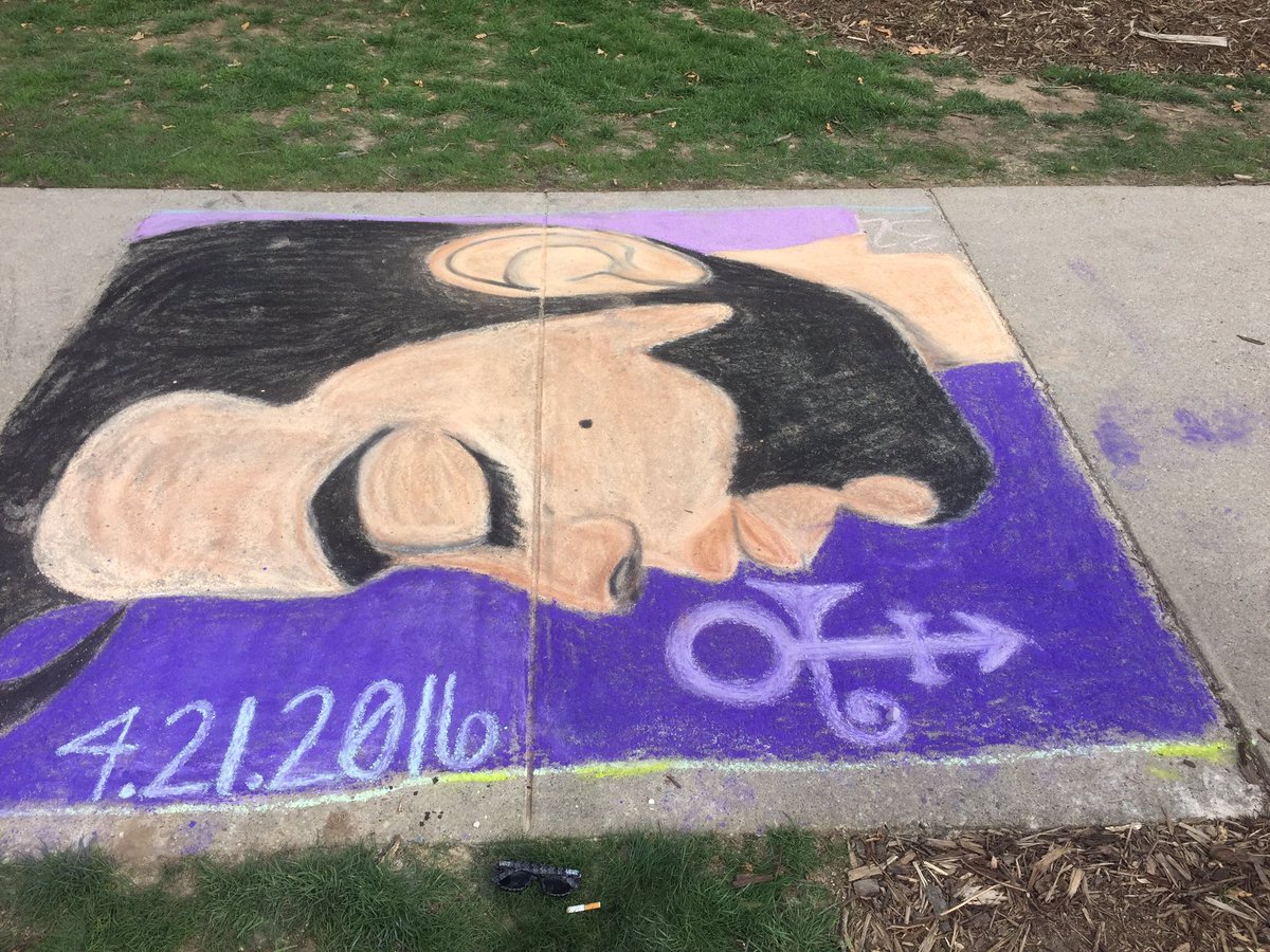 kghjnks's tweet photo. Incredibly happy with how this turned out #iupchalk #prince #purplerain 💜 https://t.co/j97wK1PZCf