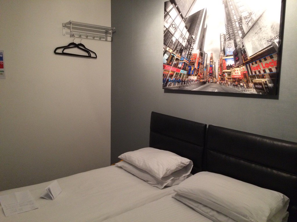 gillybrody's tweet photo. My room and bed for the night. #peterborough #HubHotel https://t.co/iG6CNk03SI