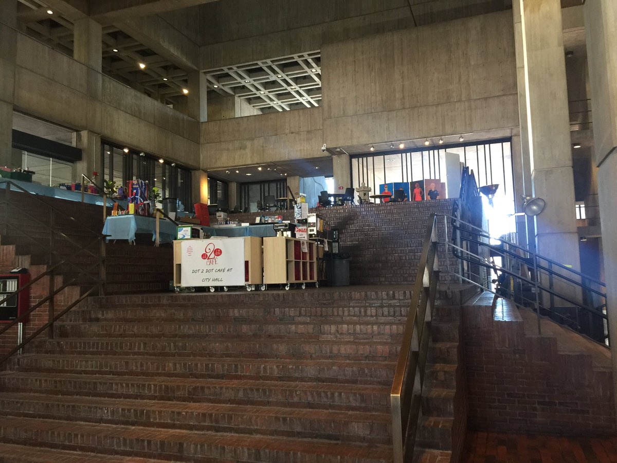 wmyjkl's tweet photo. First time to went to Boston city hall and see city council meeting #ECON212G @kerenhorn https://t.co/oFcVgNJdjv